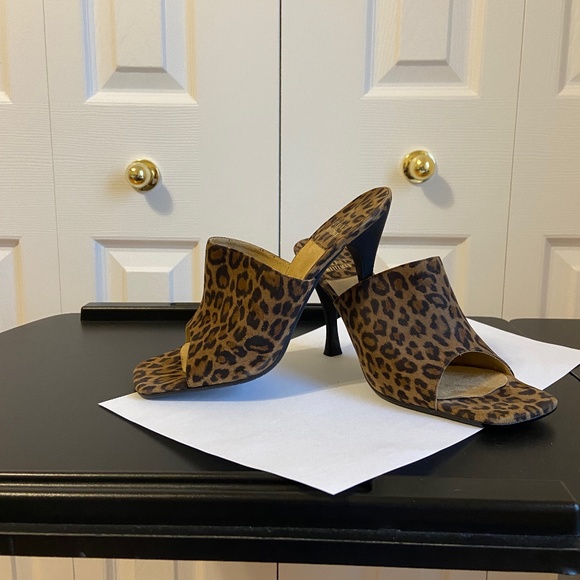 EUC Stuart Weitzman Suede Leopard Print Slides size 8 - Picture 2 of 10